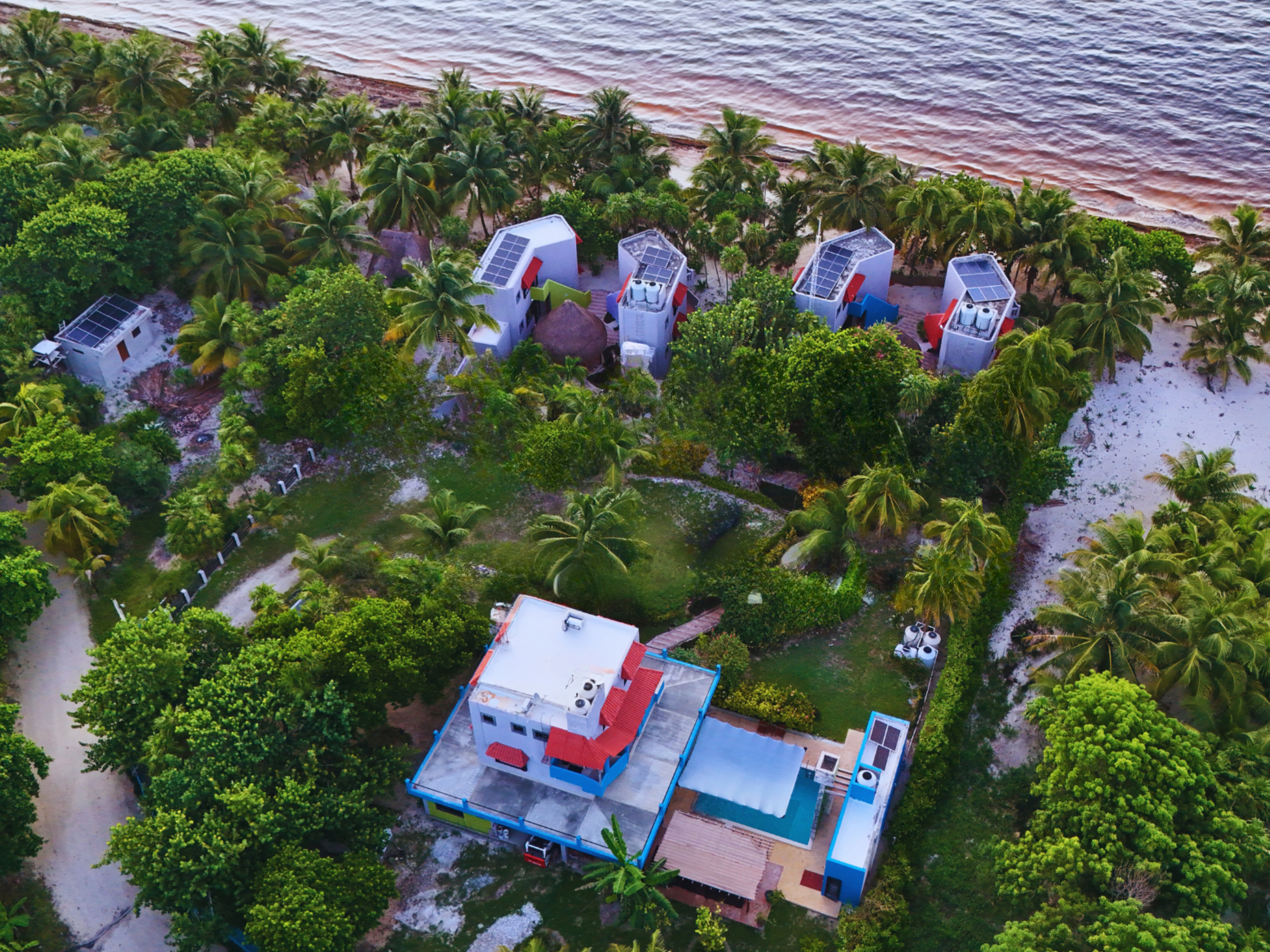 Fachada de VILLA HOTEL FRENTE AL MAR EN VENTA – MAHAHUAL QROO.