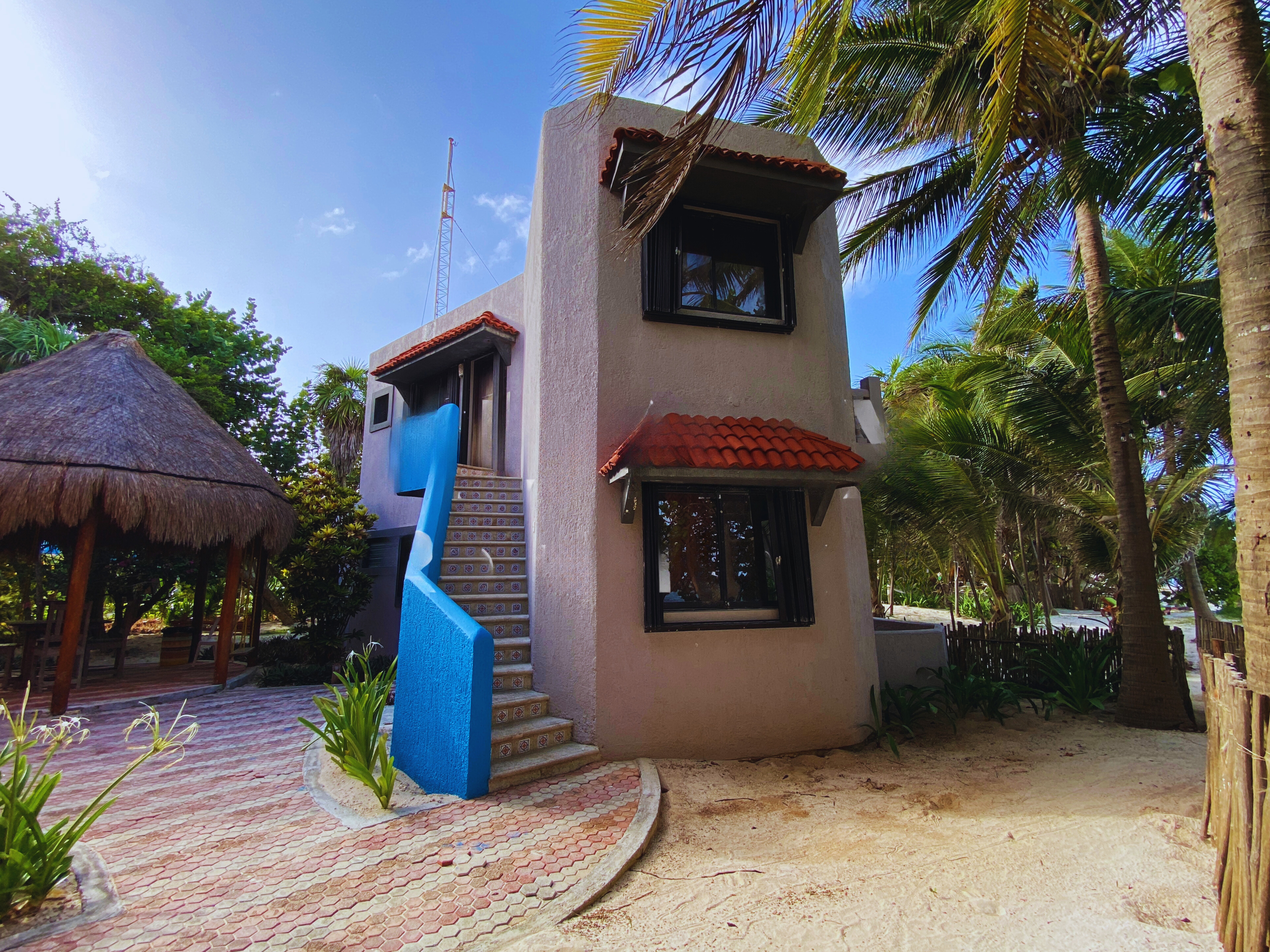 VILLA HOTEL FRENTE AL MAR EN VENTA – MAHAHUAL QROO.